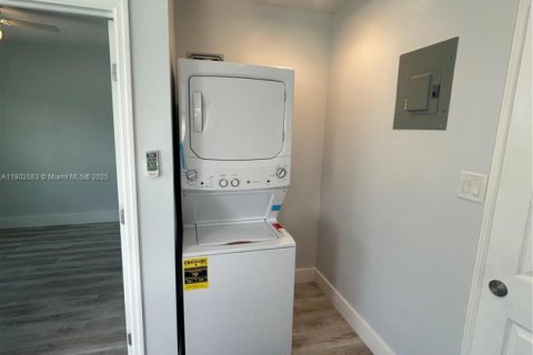 Commercial property in Port St. Lucie, Florida 1 bedroom, 105.17 sq.m. № 1963715 - photo 4