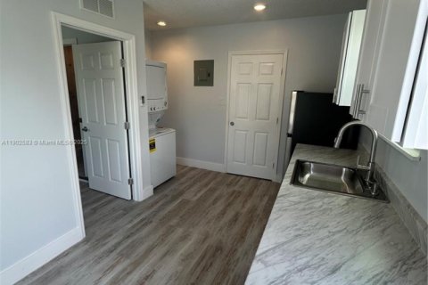 Commercial property in Port St. Lucie, Florida 1 bedroom, 105.17 sq.m. № 1963715 - photo 5