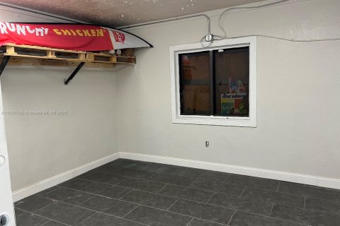 Propiedad comercial en venta en Fort Lauderdale, Florida № 1939438 - foto 13