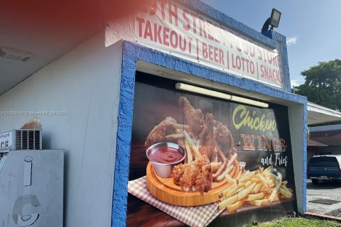 Propiedad comercial en venta en Fort Lauderdale, Florida № 1939438 - foto 3