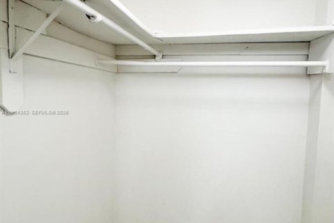 Condominio en alquiler en Miami, Florida, 1 dormitorio, 76.74 m2 № 2026019 - foto 24