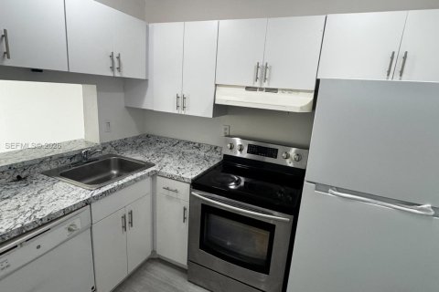 Condominio en alquiler en Miami, Florida, 1 dormitorio, 76.74 m2 № 2026019 - foto 10
