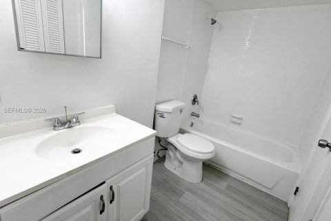 Condominio en alquiler en Miami, Florida, 1 dormitorio, 76.74 m2 № 2026019 - foto 16