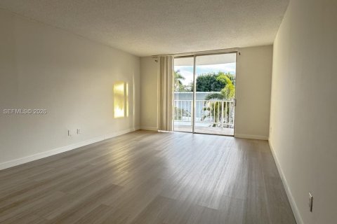 Condominio en alquiler en Miami, Florida, 1 dormitorio, 76.74 m2 № 2026019 - foto 7