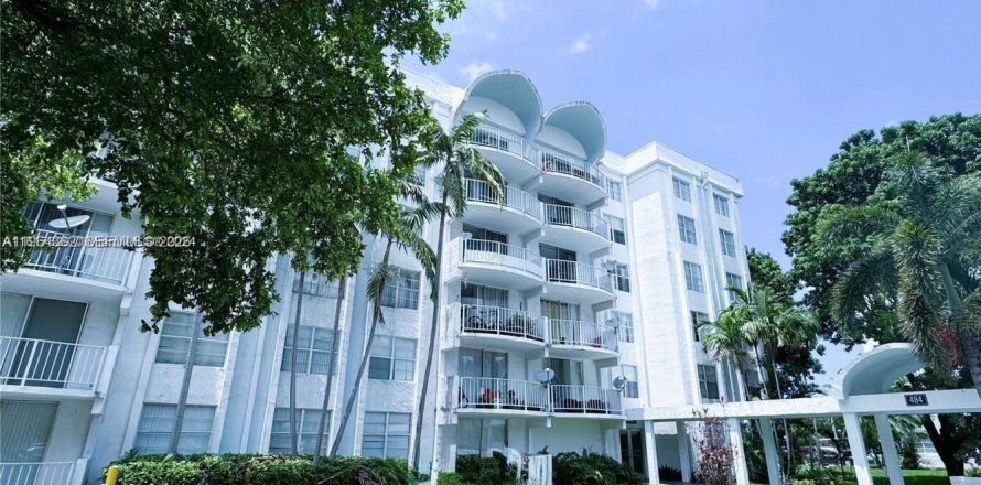 Condominio en Miami, Florida, 1 dormitorio  № 2026019