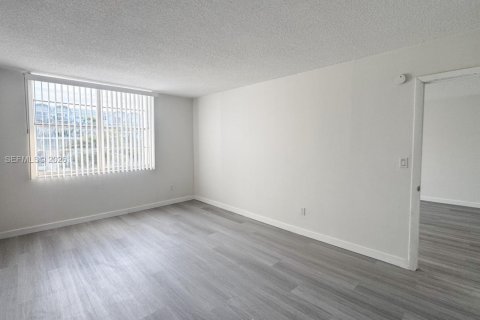 Condominio en alquiler en Miami, Florida, 1 dormitorio, 76.74 m2 № 2026019 - foto 19