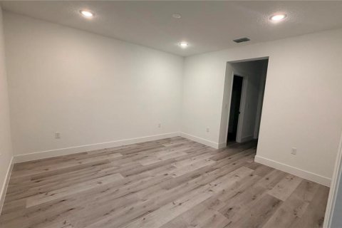 Villa ou maison à louer à Poinciana, Floride: 4 chambres, 171.96 m2 № 2433296 - photo 12