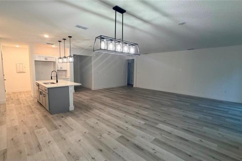 Villa ou maison à louer à Poinciana, Floride: 4 chambres, 171.96 m2 № 2433296 - photo 5