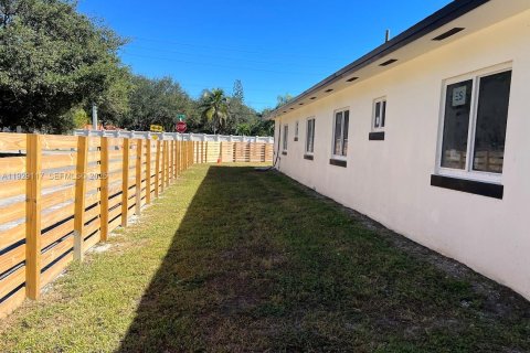 Immobilier commercial à vendre à Miami, Floride № 1987468 - photo 4