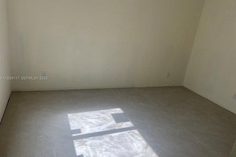 Immobilier commercial à vendre à Miami, Floride № 1987468 - photo 11