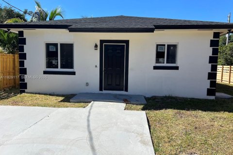 Immobilier commercial à vendre à Miami, Floride № 1987468 - photo 1