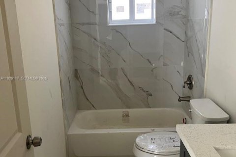 Immobilier commercial à vendre à Miami, Floride № 1987468 - photo 12