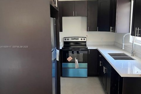 Immobilier commercial à vendre à Miami, Floride № 1987468 - photo 16