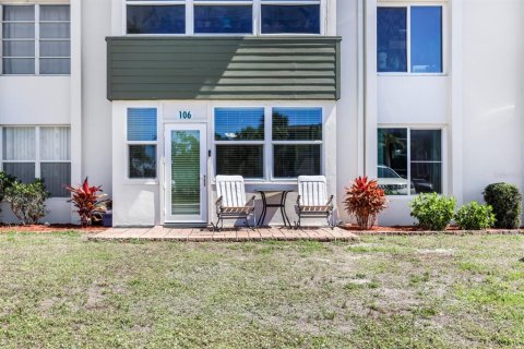 Condominio en venta en Port Charlotte, Florida, 2 dormitorios, 85.38 m2 № 1577427 - foto 3