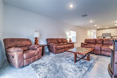 House in Davenport, Florida 3 bedrooms, 133.78 sq.m. № 2205737 - photo 12