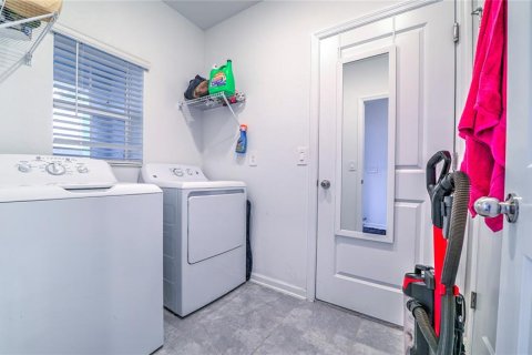House in Davenport, Florida 3 bedrooms, 133.78 sq.m. № 2205737 - photo 18