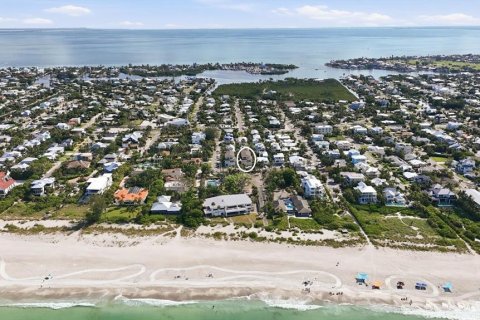 House in Holmes Beach, Florida 3 bedrooms, 283.72 sq.m. № 2239127 - photo 4