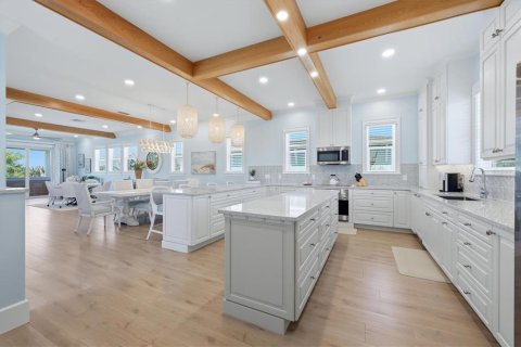 House in Holmes Beach, Florida 3 bedrooms, 283.72 sq.m. № 2239127 - photo 17