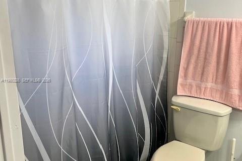 Condo in Hialeah, Florida, 2 bedrooms  № 2044292 - photo 9