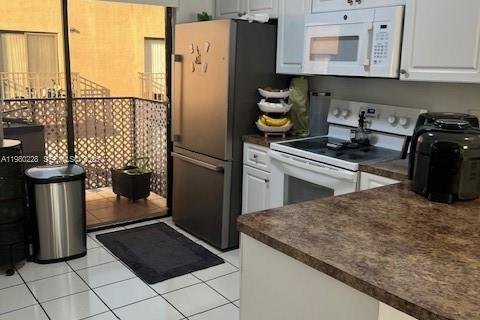 Condo in Hialeah, Florida, 2 bedrooms  № 2044292 - photo 3