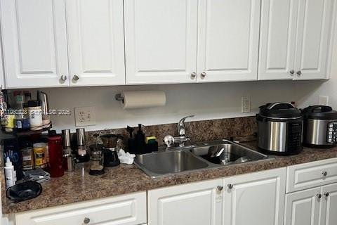 Condo in Hialeah, Florida, 2 bedrooms  № 2044292 - photo 4