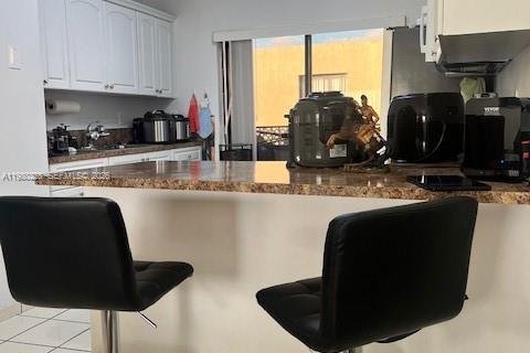 Condo in Hialeah, Florida, 2 bedrooms  № 2044292