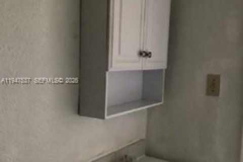 Снять в аренду квартиру в Халландейл-Бич, Флорида 1 спальня, 74.32м2, № 2003646 - фото 3