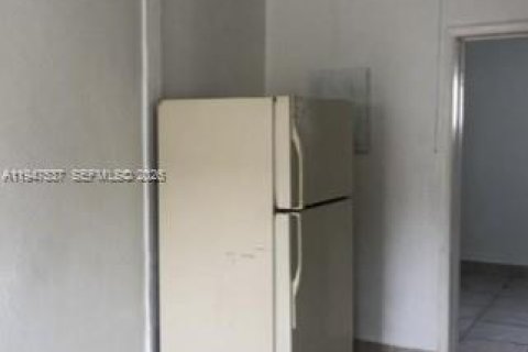 Снять в аренду квартиру в Халландейл-Бич, Флорида 1 спальня, 74.32м2, № 2003646 - фото 6