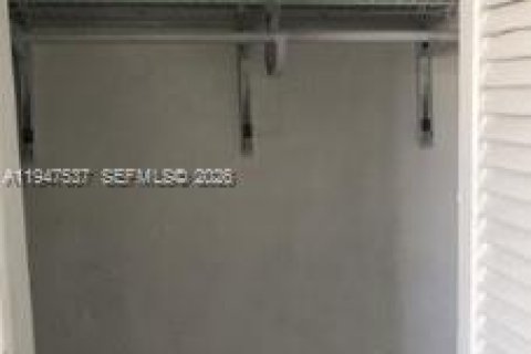 Снять в аренду квартиру в Халландейл-Бич, Флорида 1 спальня, 74.32м2, № 2003646 - фото 5