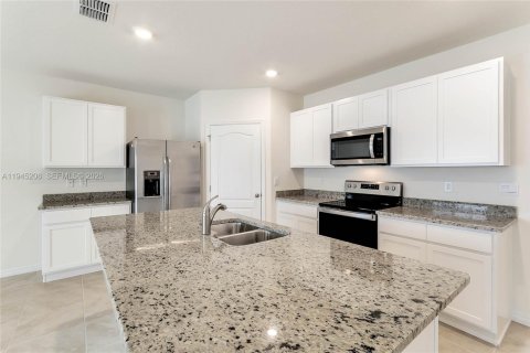 House in Davenport, Florida 4 bedrooms № 2001548 - photo 7