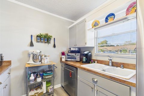 Townhouse in Sebring, Florida 2 bedrooms, 91.04 sq.m. № 2219557 - photo 6