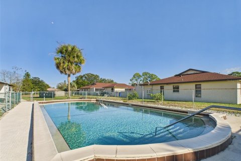 Townhouse in Sebring, Florida 2 bedrooms, 91.04 sq.m. № 2219557 - photo 19