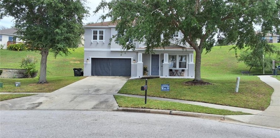 House in Clermont, Florida 3 bedrooms, 241.92 sq.m. № 1687030