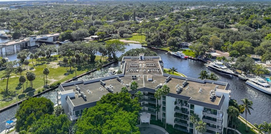 Condominio en Fort Lauderdale, Florida, 2 dormitorios  № 1952177