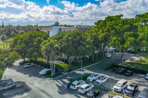 Condominio en alquiler en Fort Lauderdale, Florida, 2 dormitorios, 103.12 m2 № 1952177 - foto 2
