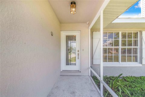 House in Auburndale, Florida 3 bedrooms, 143.07 sq.m. № 1918655 - photo 4