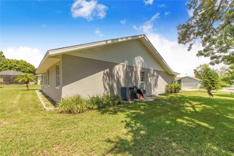 House in Auburndale, Florida 3 bedrooms, 143.07 sq.m. № 1918655 - photo 7