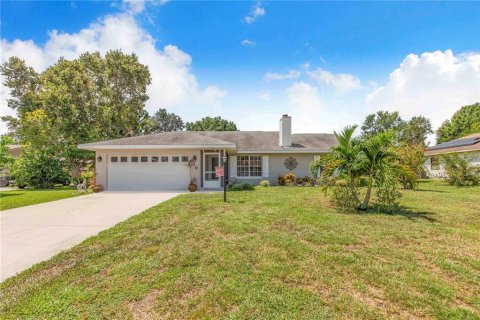 House in Auburndale, Florida 3 bedrooms, 143.07 sq.m. № 1918655 - photo 2