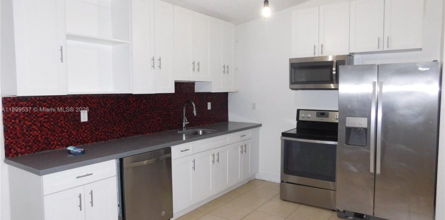 Casa en Miami, Florida 4 dormitorios, 164.62 m2 № 1951103