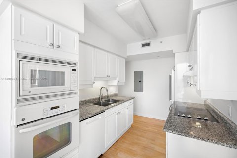 Copropriété à louer à Miami Beach, Floride: 3 chambres, 183.95 m2 № 1929901 - photo 9