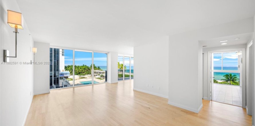 Condo à Miami Beach, Floride, 3 chambres  № 1929901