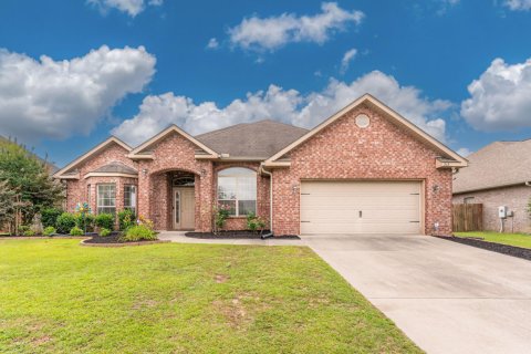 House in Crestview, Florida 4 bedrooms, 242.01 sq.m. № 589864 - photo 1