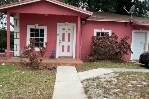 Commercial property in Miami, Florida 284.56 sq.m. № 1809488 - photo 4