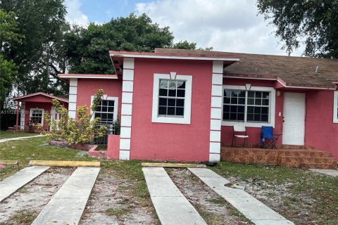 Commercial property in Miami, Florida 284.56 sq.m. № 1809488 - photo 2
