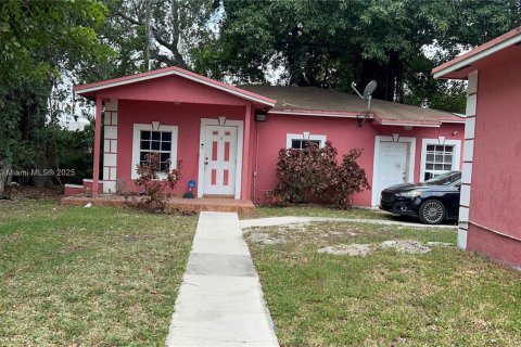 Commercial property in Miami, Florida 284.56 sq.m. № 1809488 - photo 3