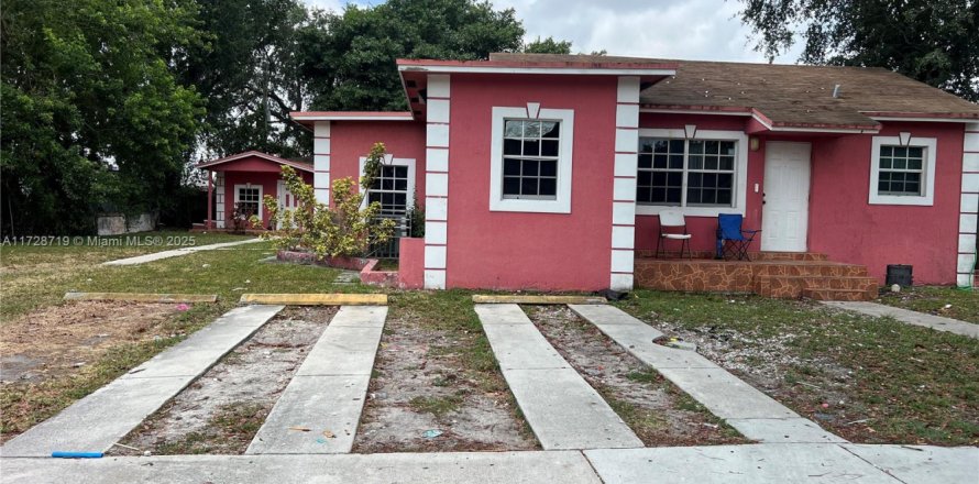 Commercial property in Miami, Florida 284.56 sq.m. № 1809488