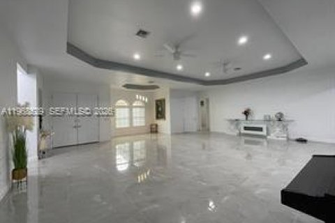 Villa ou maison à vendre à Port St. Lucie, Floride: 4 chambres, 233.74 m2 № 2030451 - photo 2