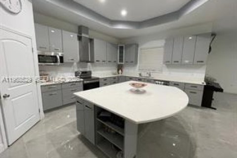 Villa ou maison à vendre à Port St. Lucie, Floride: 4 chambres, 233.74 m2 № 2030451 - photo 7