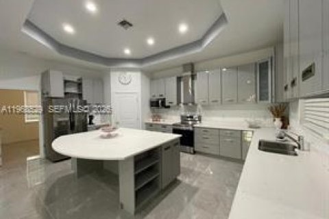 Villa ou maison à vendre à Port St. Lucie, Floride: 4 chambres, 233.74 m2 № 2030451 - photo 4