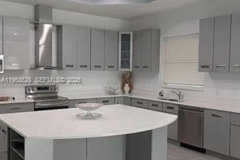 Villa ou maison à vendre à Port St. Lucie, Floride: 4 chambres, 233.74 m2 № 2030451 - photo 3